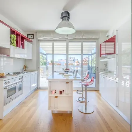 Over The Sky Of The Motor Valley - Luxury Penthouse Apartment Modena