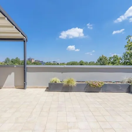 Over The Sky Of The Motor Valley - Luxury Penthouse Apartment *